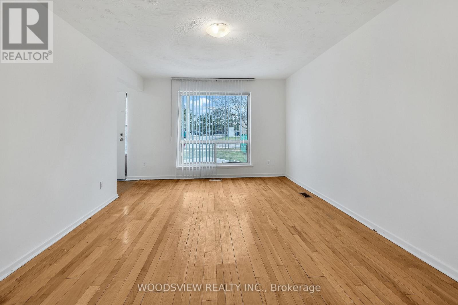 56 Lightwood Drive, Toronto (Thistletown-Beaumonde Heights), Ontario  M9V 2Z2 - Photo 3 - W12900600