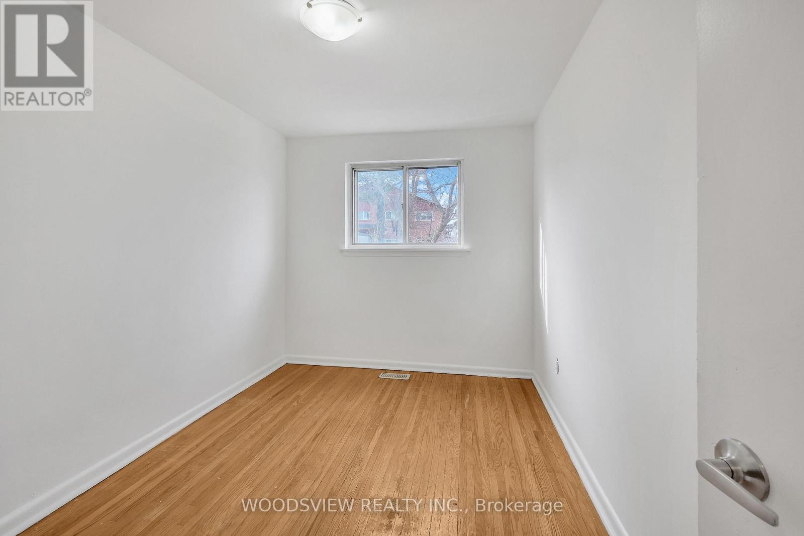 56 Lightwood Drive, Toronto (Thistletown-Beaumonde Heights), Ontario  M9V 2Z2 - Photo 6 - W12900600