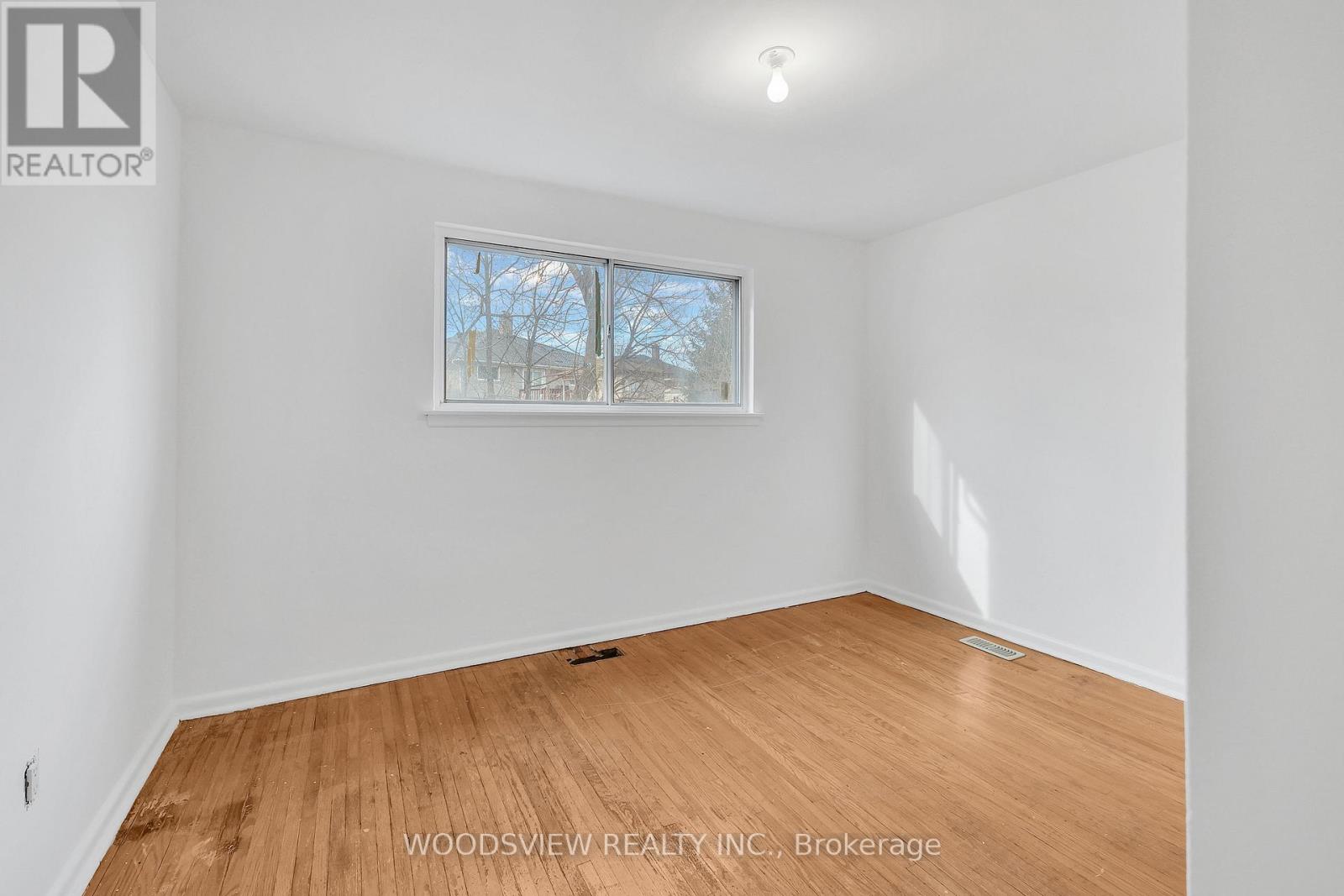 56 Lightwood Drive, Toronto (Thistletown-Beaumonde Heights), Ontario  M9V 2Z2 - Photo 9 - W12900600