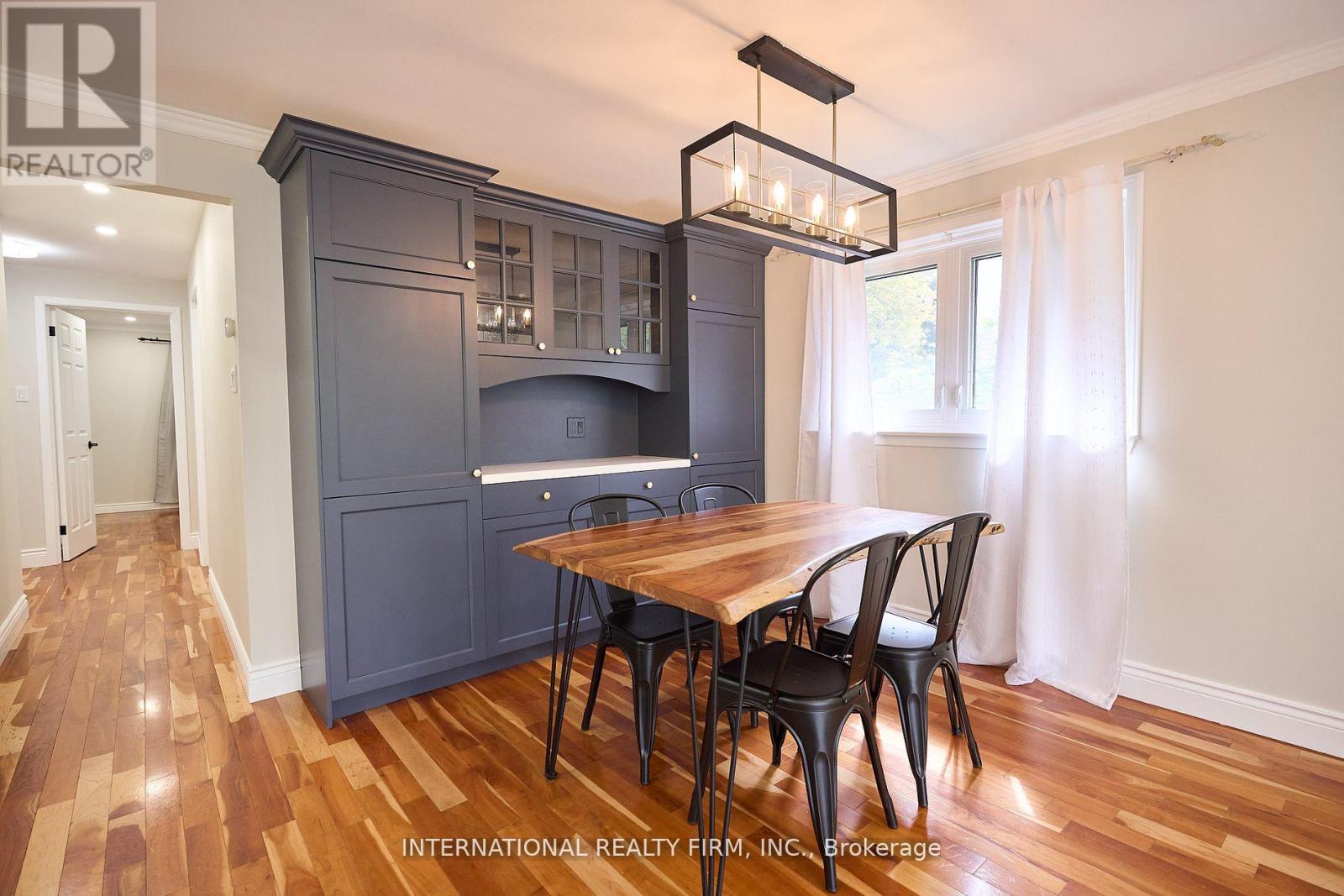 2292 Devon Road, Oakville (Fd Ford), Ontario  L6J 5R4 - Photo 5 - W12900638