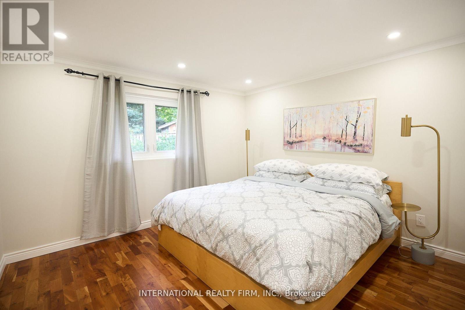 2292 Devon Road, Oakville (Fd Ford), Ontario  L6J 5R4 - Photo 8 - W12900638