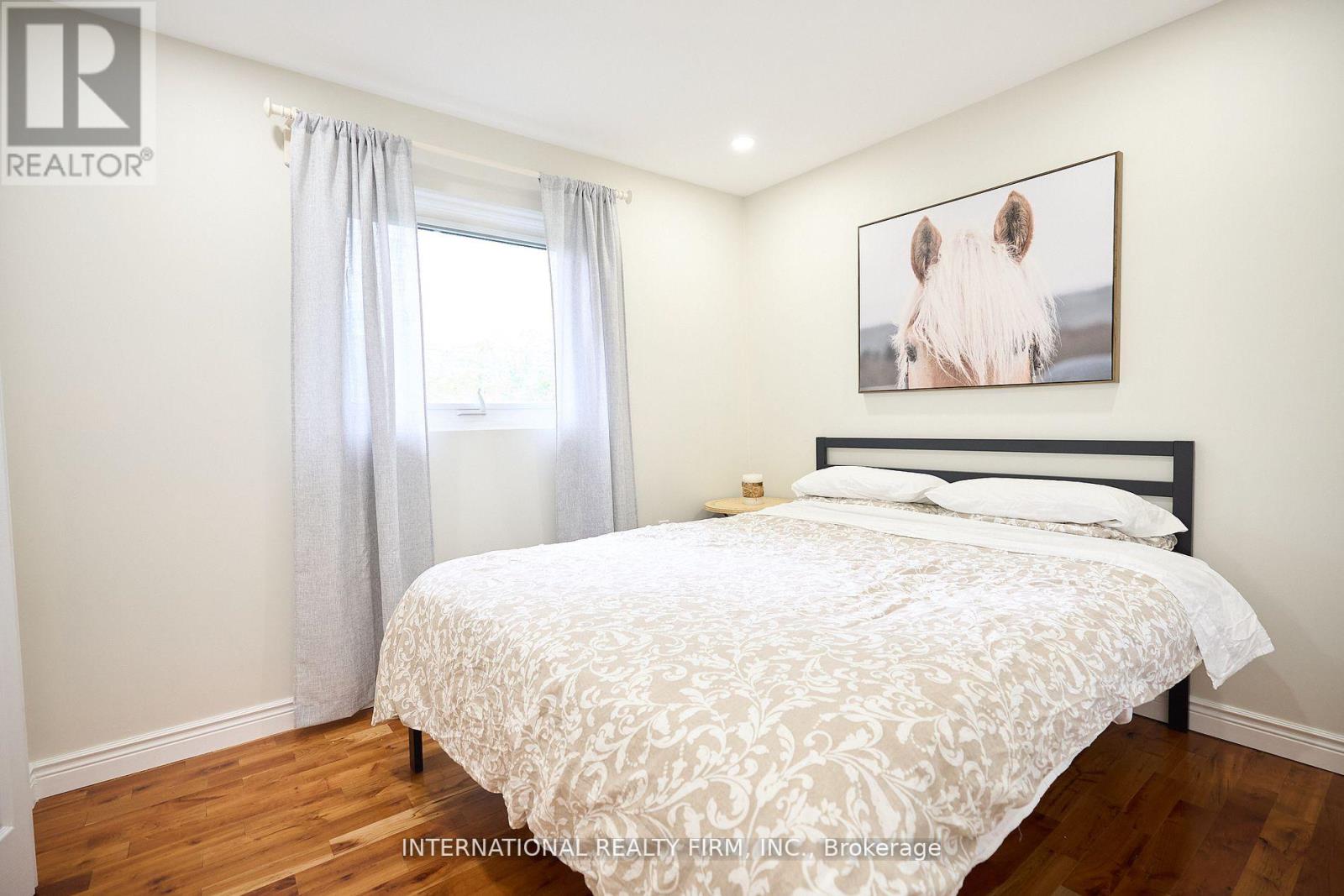 2292 Devon Road, Oakville (Fd Ford), Ontario  L6J 5R4 - Photo 9 - W12900638