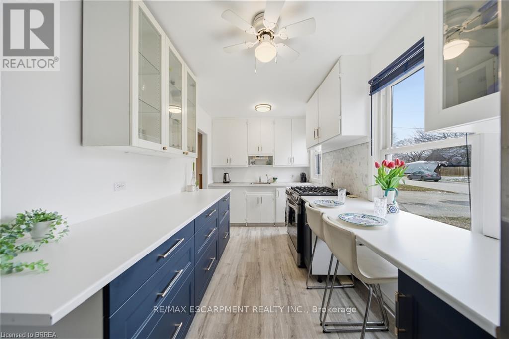 112 Dundas Street W, Brant (Paris), Ontario  N3L 1G9 - Photo 3 - X12900626