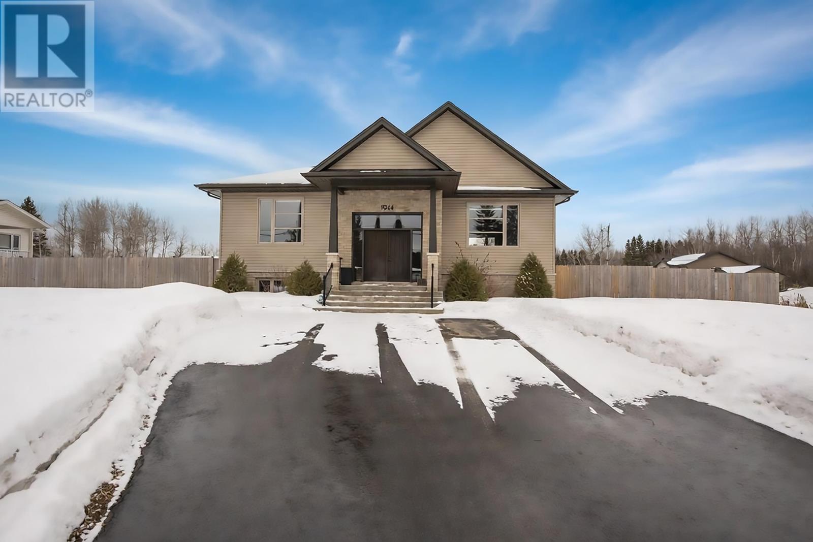 1944 Rosslyn Road, Thunder Bay, Ontario  P7K 1H8 - Photo 1 - TB2600480