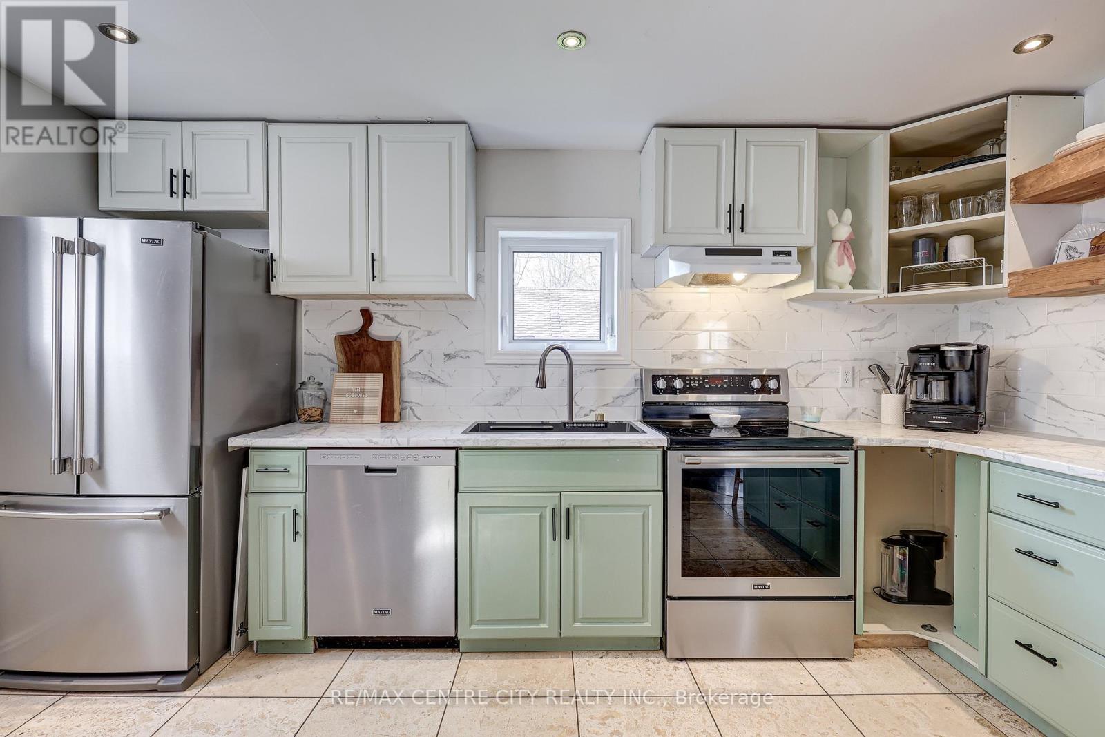 24 St Annes Place, St. Thomas, Ontario  N5R 2W5 - Photo 18 - X12900748