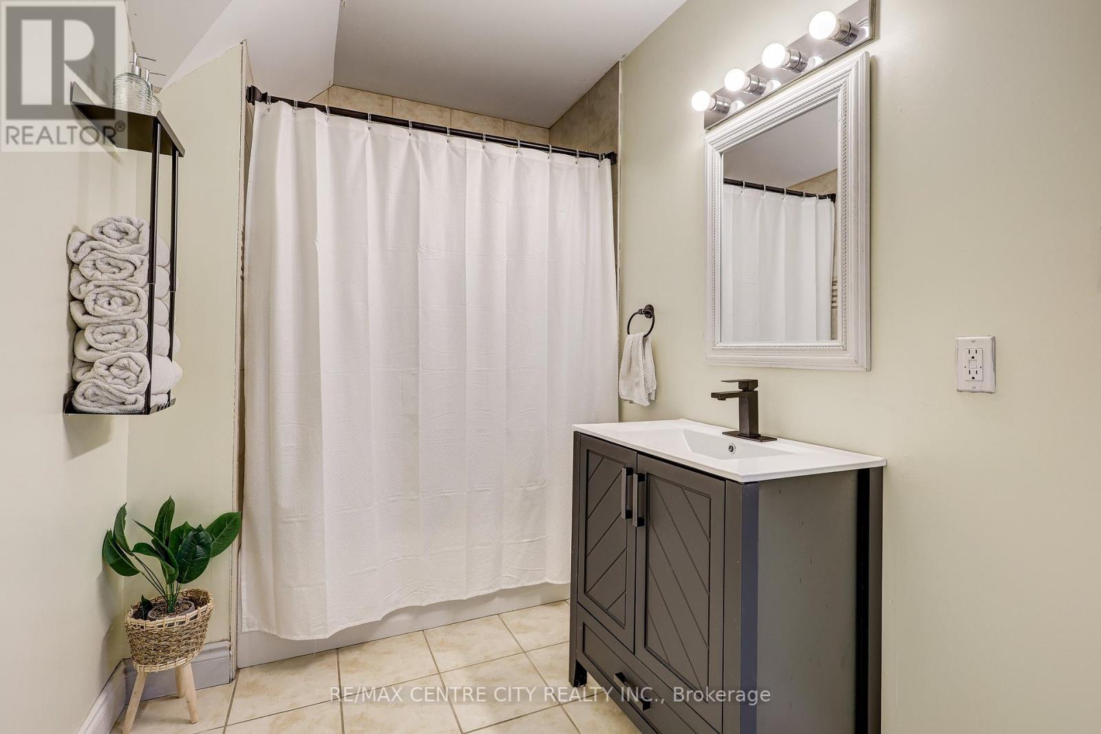 24 St Annes Place, St. Thomas, Ontario  N5R 2W5 - Photo 28 - X12900748