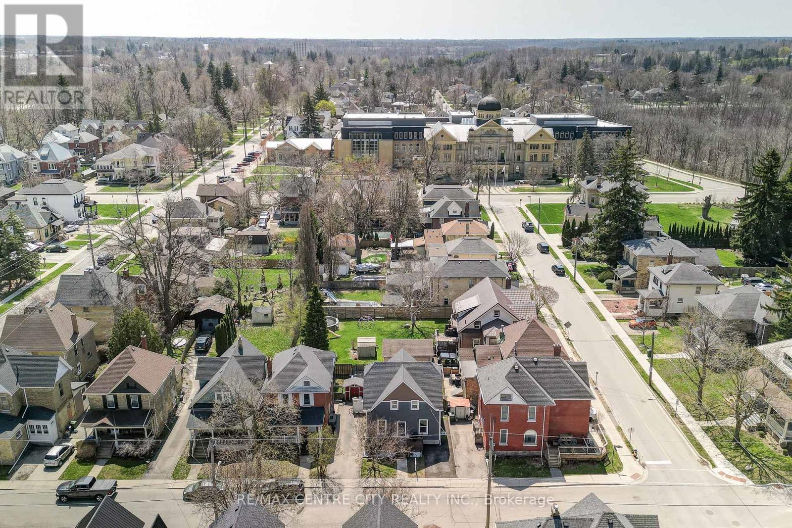 24 St Annes Place, St. Thomas, Ontario  N5R 2W5 - Photo 4 - X12900748