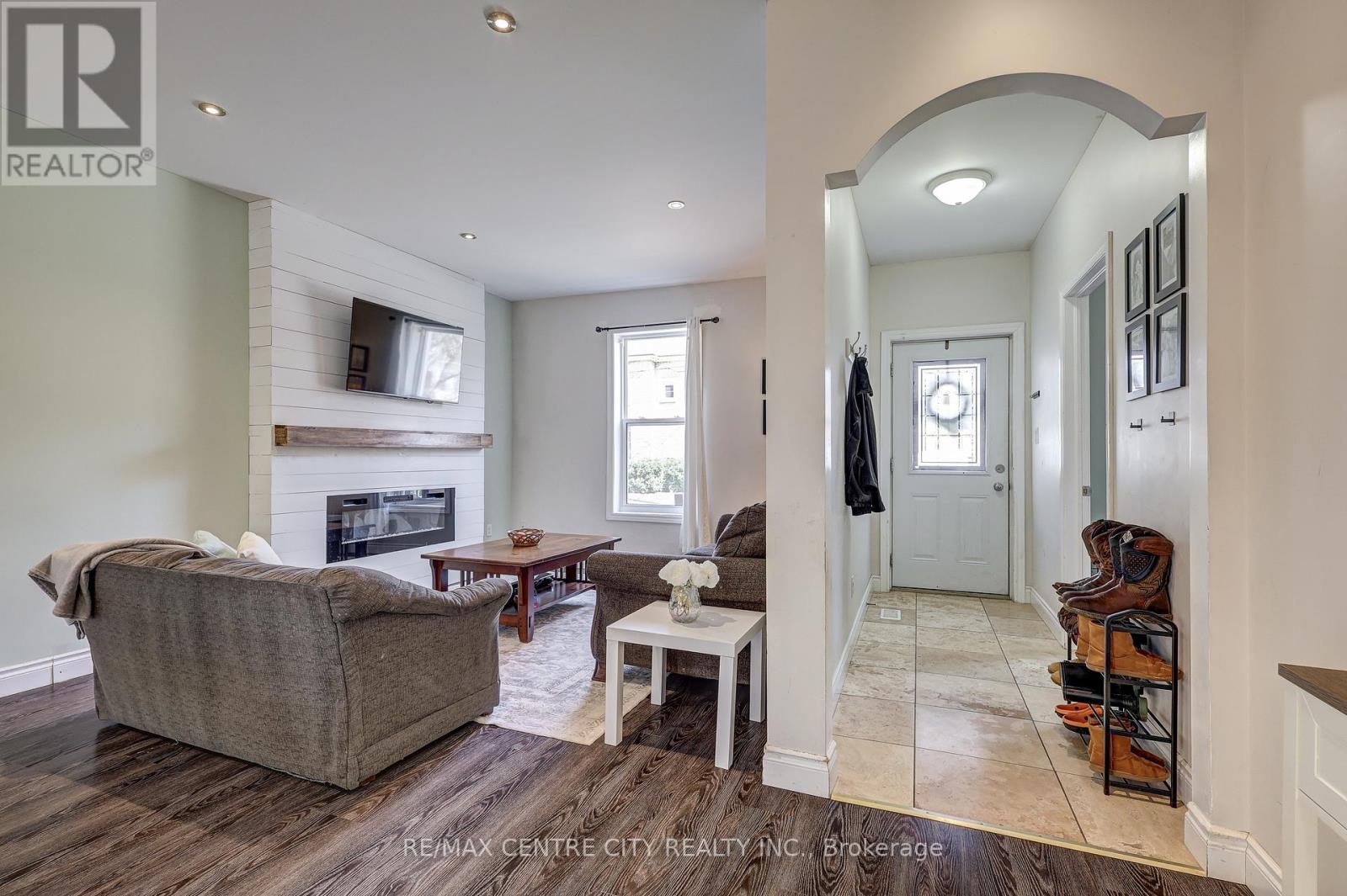 24 St Annes Place, St. Thomas, Ontario  N5R 2W5 - Photo 8 - X12900748