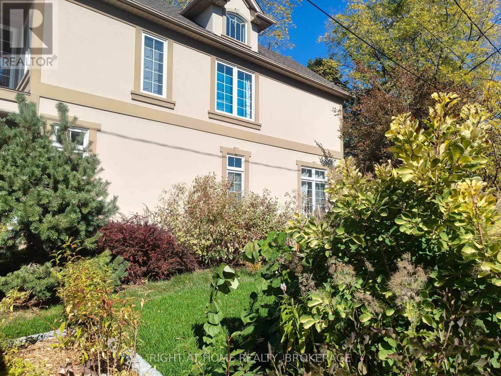 22 Ursula Avenue, St. Catharines, Ontario  L2T 1T1 - Photo 2 - X12900726