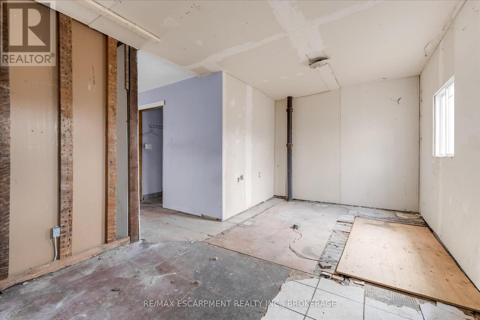 29 Mckinstry Street, Hamilton (Industrial Sector), Ontario  L8L 6C2 - Photo 13 - X12900790