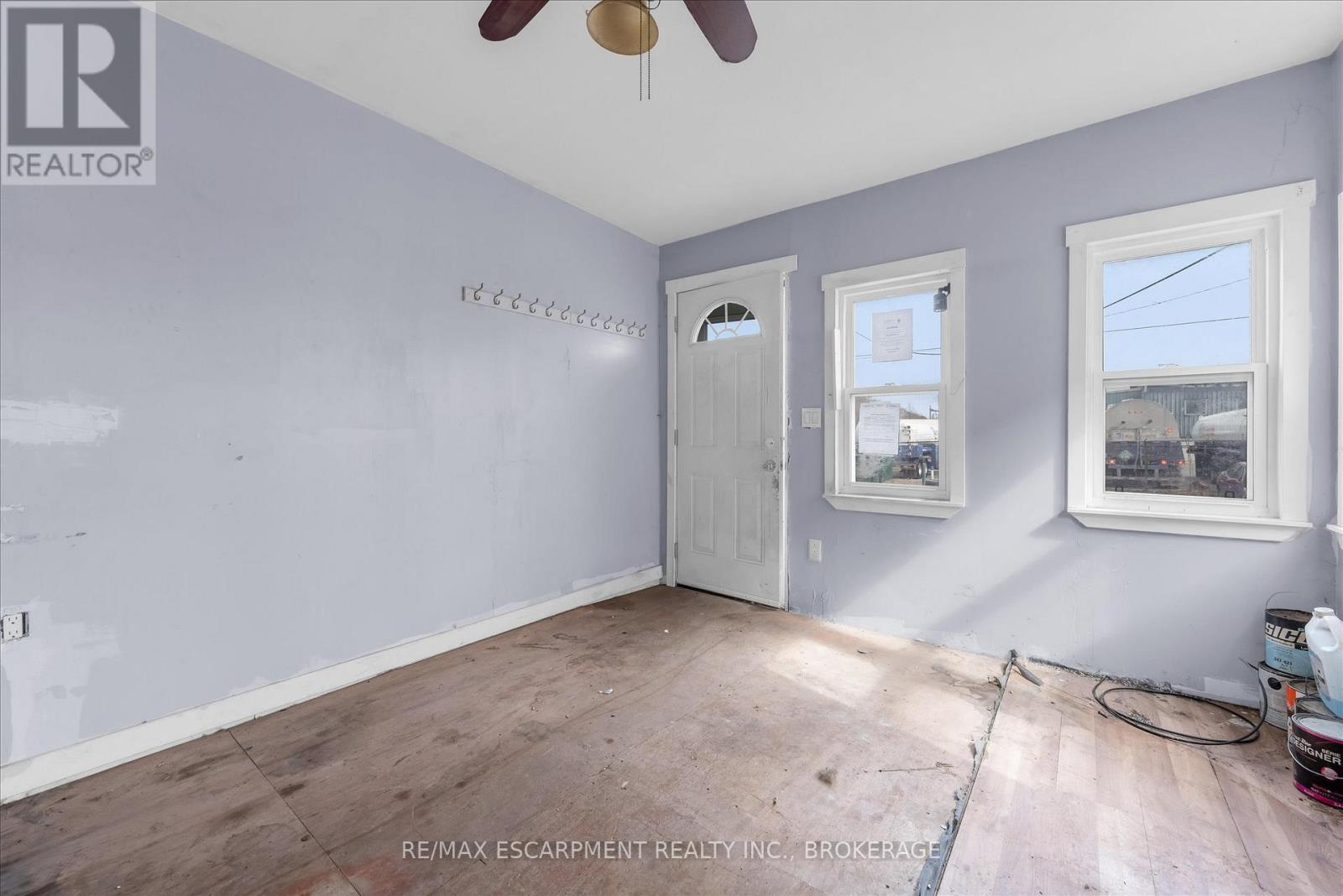 29 Mckinstry Street, Hamilton (Industrial Sector), Ontario  L8L 6C2 - Photo 4 - X12900790