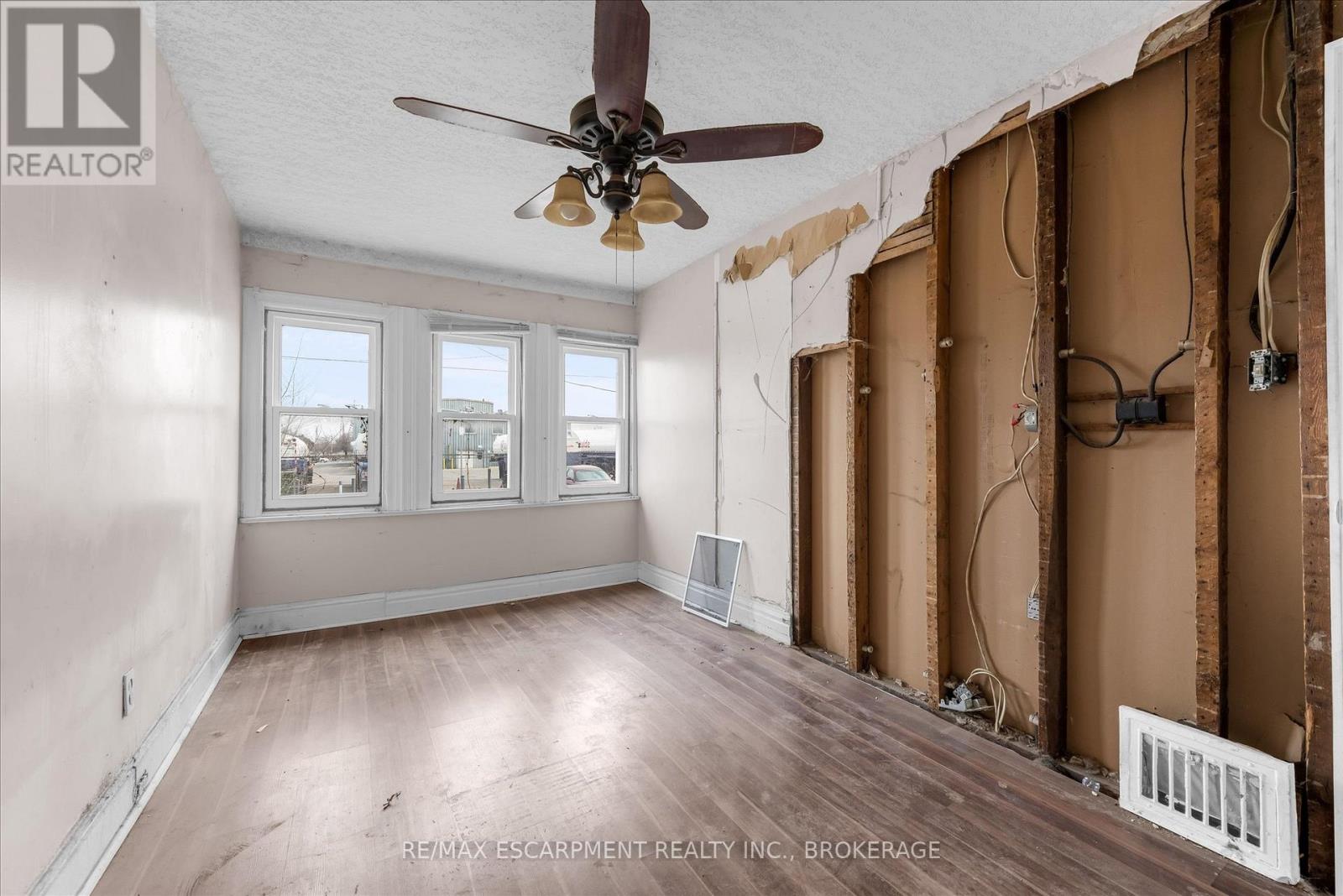 29 Mckinstry Street, Hamilton (Industrial Sector), Ontario  L8L 6C2 - Photo 7 - X12900790