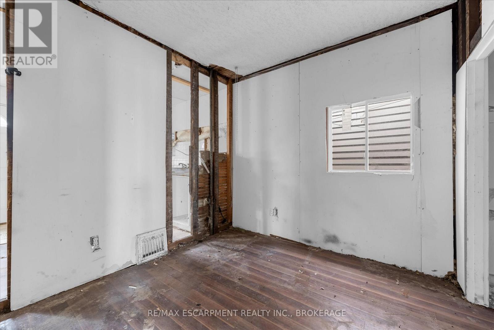 29 Mckinstry Street, Hamilton (Industrial Sector), Ontario  L8L 6C2 - Photo 9 - X12900790