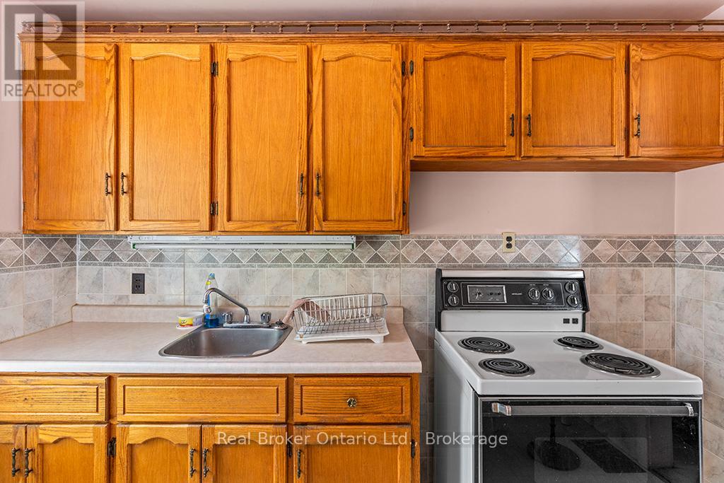 626 13th Avenue, Hanover, Ontario  N4N 2X1 - Photo 15 - X12900814