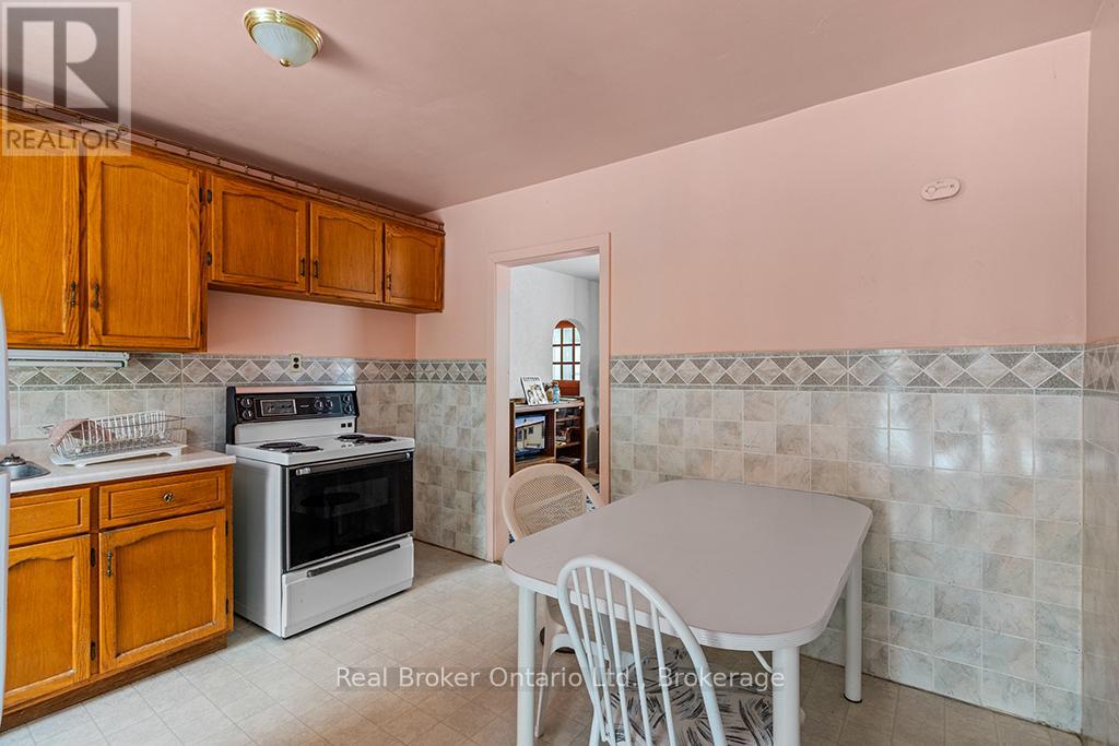 626 13th Avenue, Hanover, Ontario  N4N 2X1 - Photo 16 - X12900814