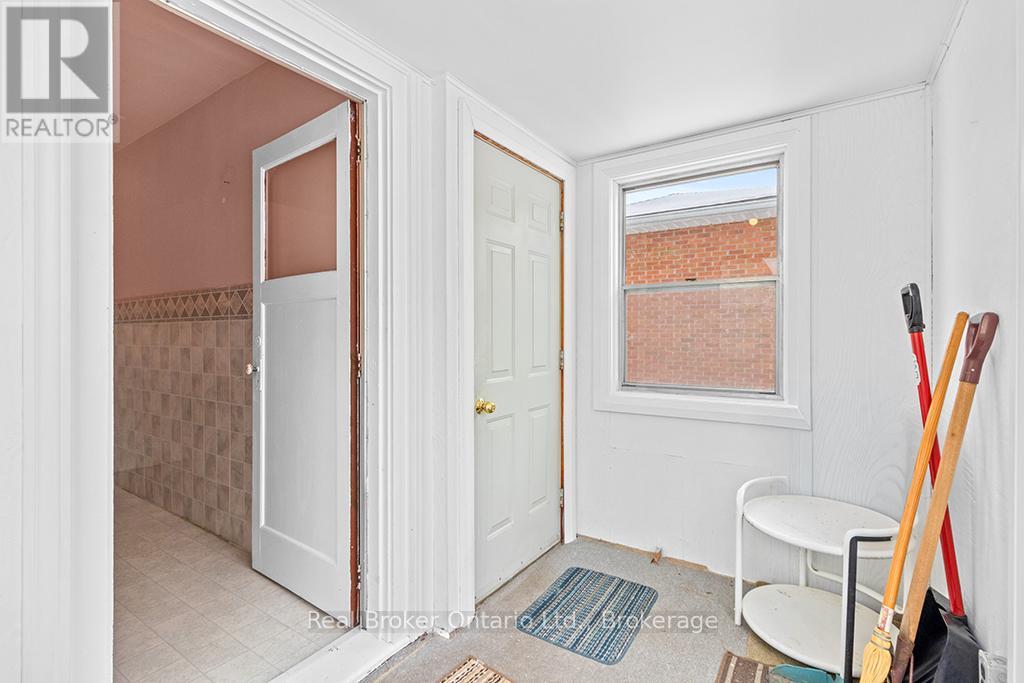 626 13th Avenue, Hanover, Ontario  N4N 2X1 - Photo 35 - X12900814