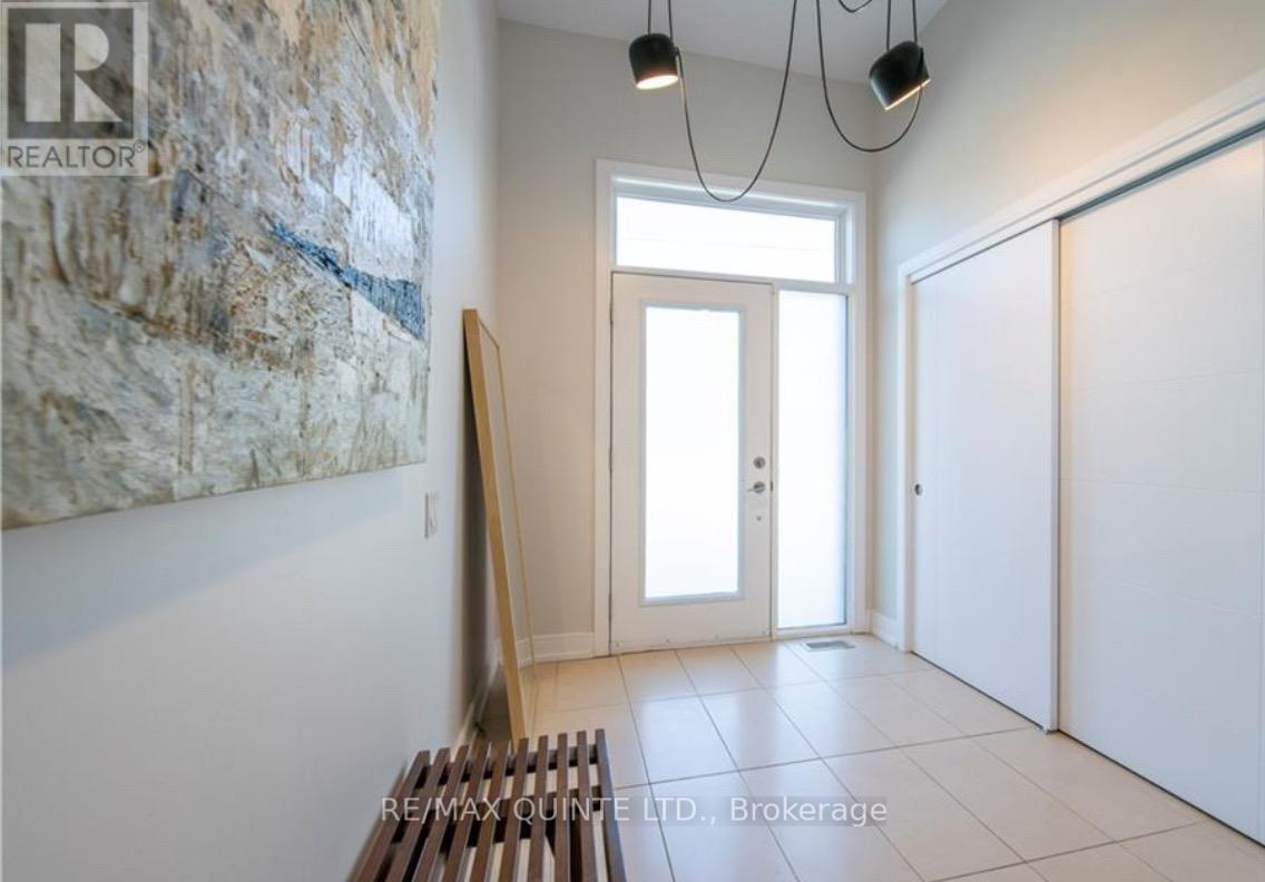 362 Roosevelt Avenue, Ottawa, Ontario  K2A 1Z3 - Photo 3 - X12900864