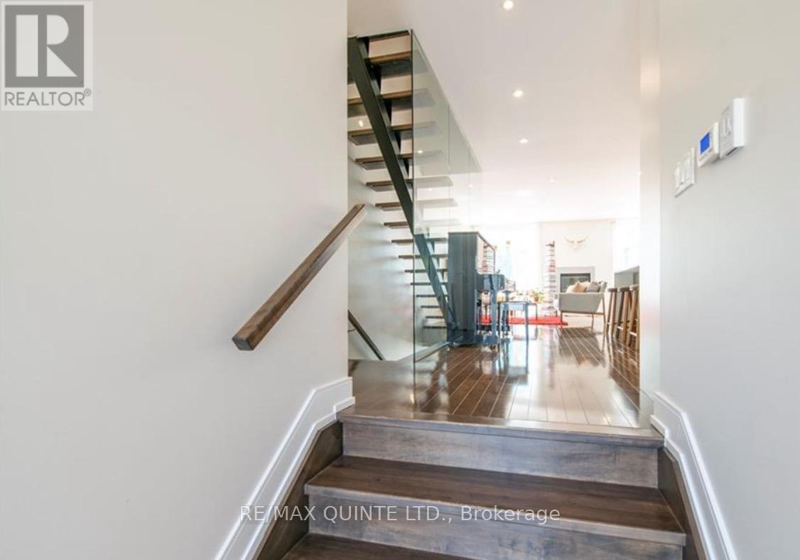 362 Roosevelt Avenue, Ottawa, Ontario  K2A 1Z3 - Photo 4 - X12900864