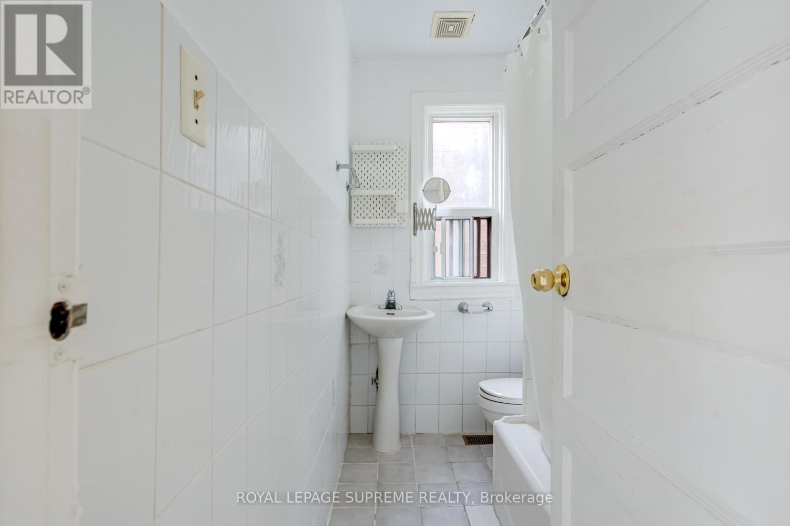 2nd Flr - 59 Somerset Avenue, Toronto, Ontario  M6H 2R3 - Photo 13 - C12900724