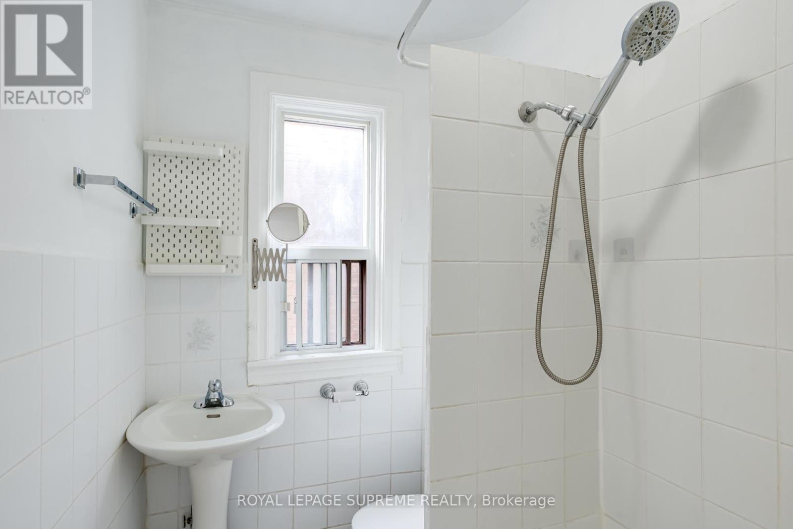 2nd Flr - 59 Somerset Avenue, Toronto, Ontario  M6H 2R3 - Photo 14 - C12900724