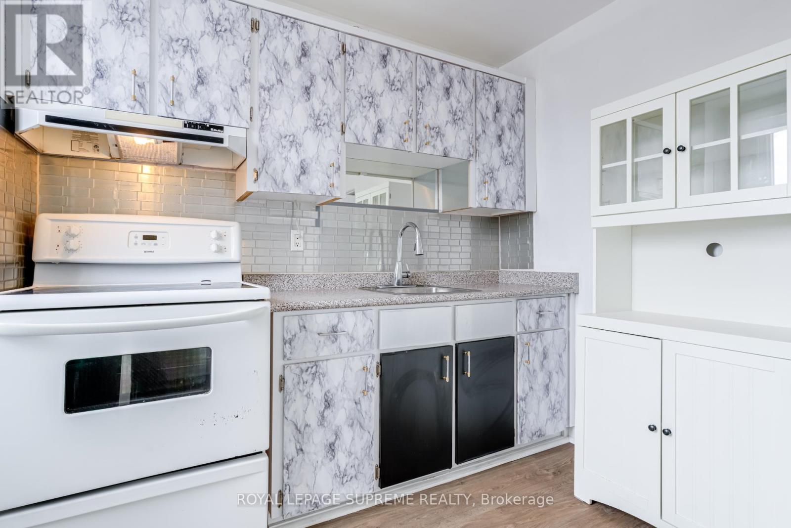 2nd Flr - 59 Somerset Avenue, Toronto, Ontario  M6H 2R3 - Photo 5 - C12900724