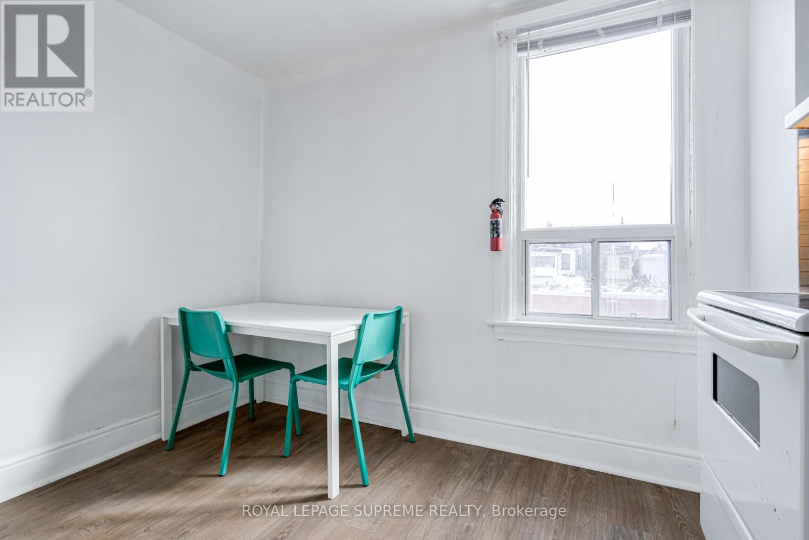 2nd Flr - 59 Somerset Avenue, Toronto, Ontario  M6H 2R3 - Photo 6 - C12900724