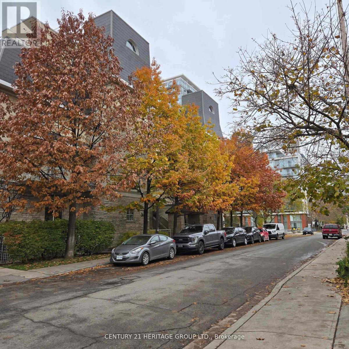 239 - 28 Stadium Road, Toronto, Ontario  L4B 0C6 - Photo 2 - C12900754