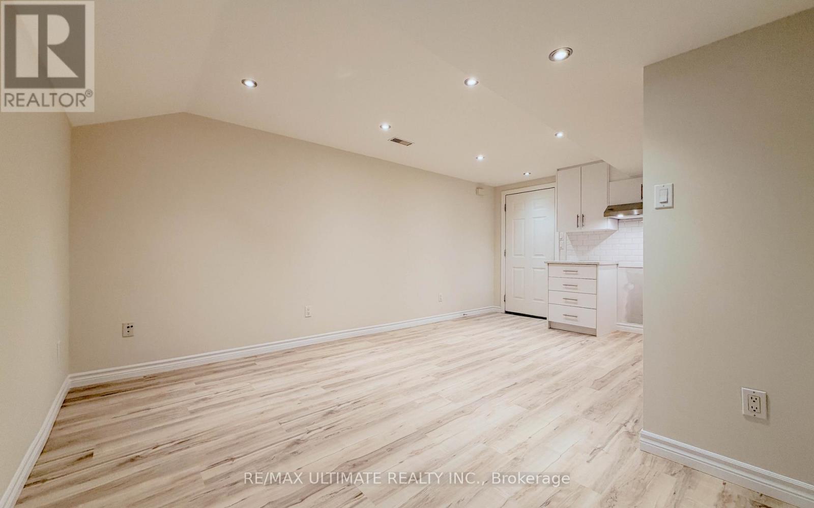 Lower - 403 Winona Drive, Toronto, Ontario  M6C 3T4 - Photo 3 - C12900772