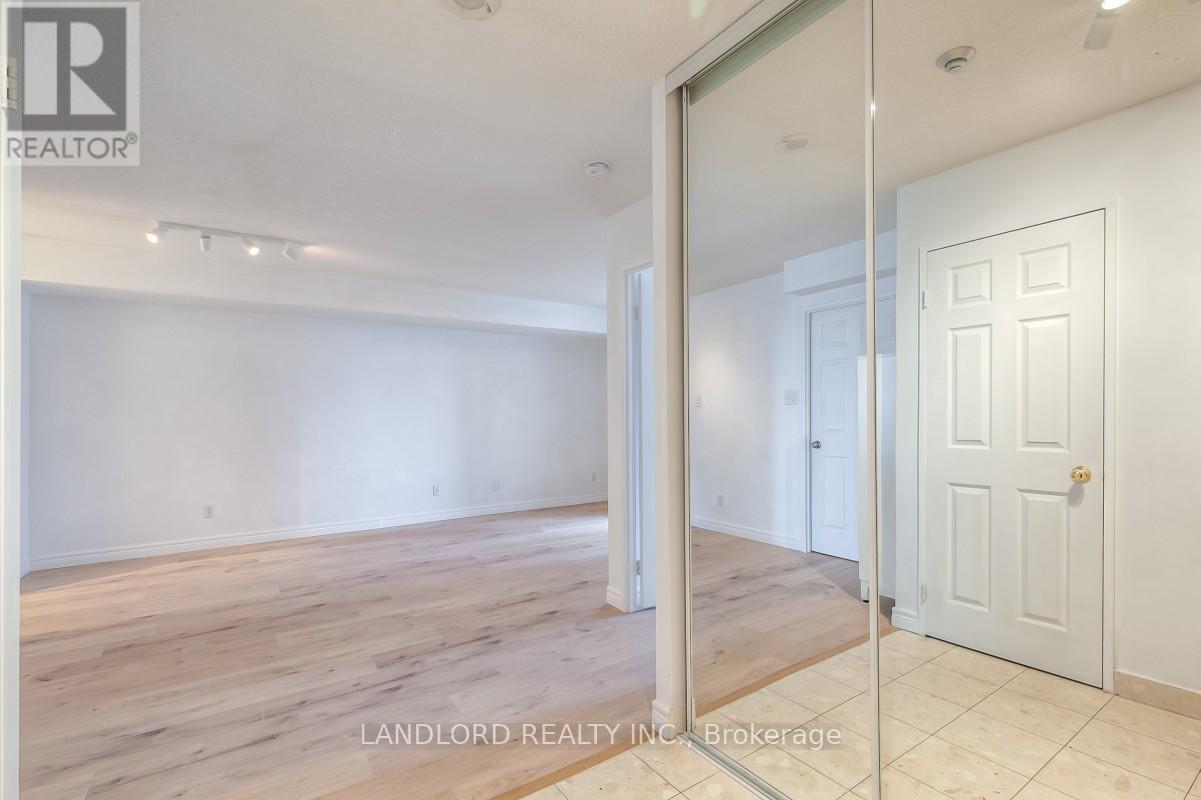 801 - 256 Doris Avenue, Toronto (Willowdale East), Ontario  M2N 6X8 - Photo 4 - C12900838