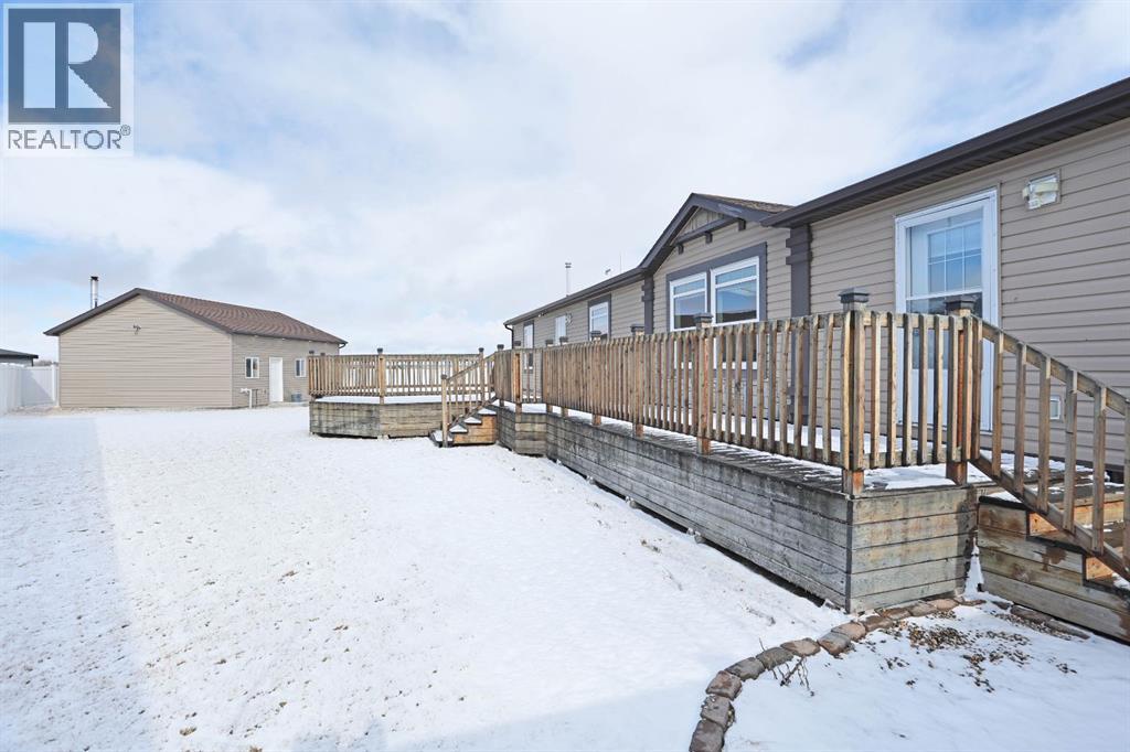 145 Meadowplace Drive  E, Brooks, Alberta