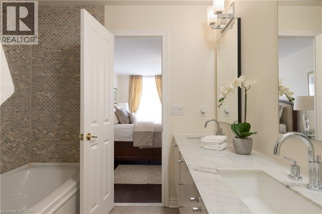 50 Old Mill Road Unit# Ph8, Oakville, Ontario  L6J 7W1 - Photo 15 - 40800615