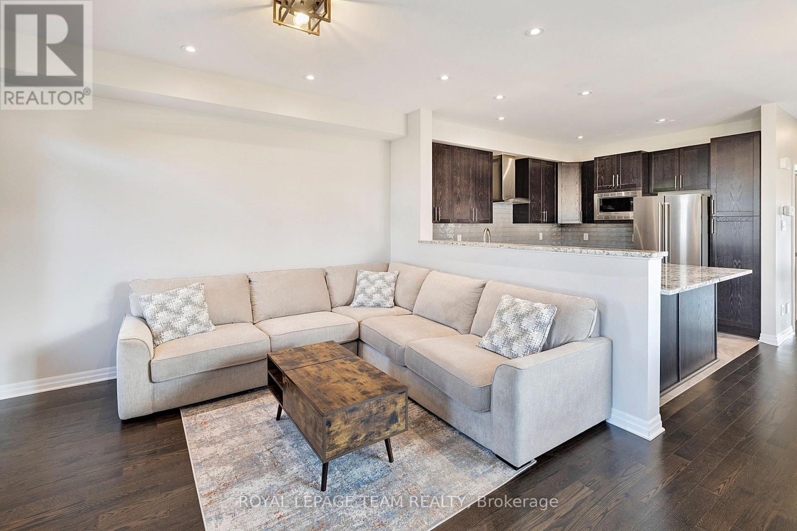 258 Gossamer Street, Ottawa, Ontario  K1W 0B2 - Photo 10 - X12900840