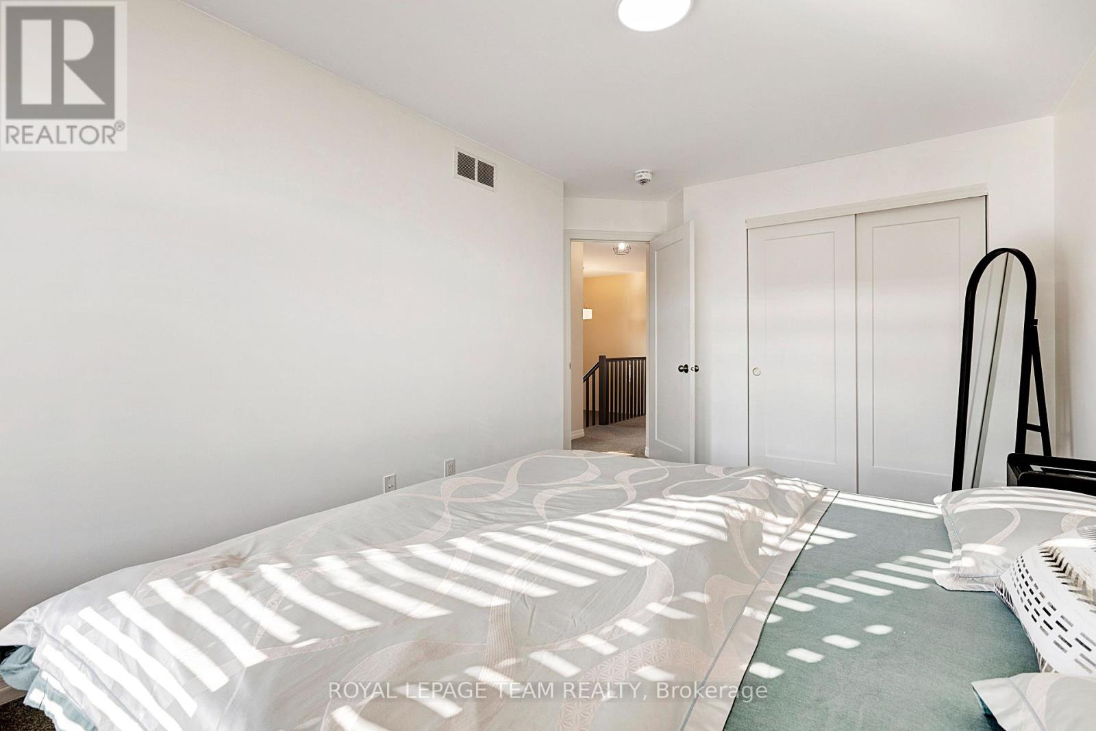 258 Gossamer Street, Ottawa, Ontario  K1W 0B2 - Photo 22 - X12900840