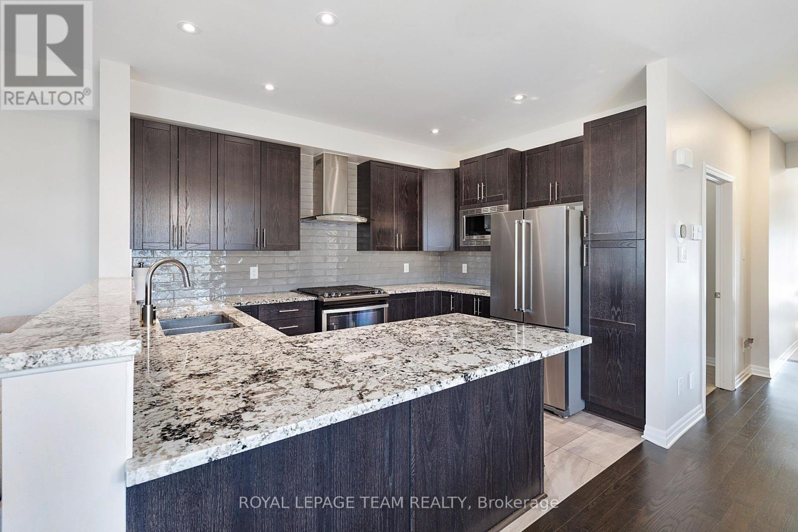 258 Gossamer Street, Ottawa, Ontario  K1W 0B2 - Photo 8 - X12900840