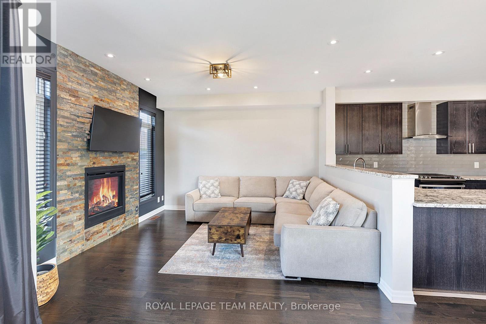 258 Gossamer Street, Ottawa, Ontario  K1W 0B2 - Photo 9 - X12900840