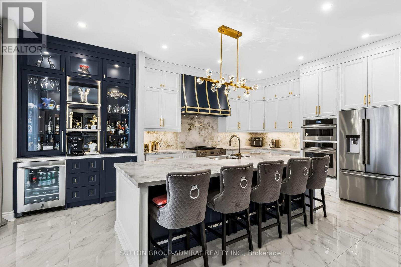 37 Cedarpoint Court, Vaughan, Ontario  L6A 4P7 - Photo 2 - N12900786