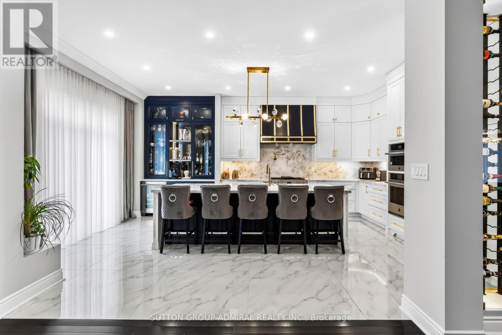 37 Cedarpoint Court, Vaughan, Ontario  L6A 4P7 - Photo 3 - N12900786