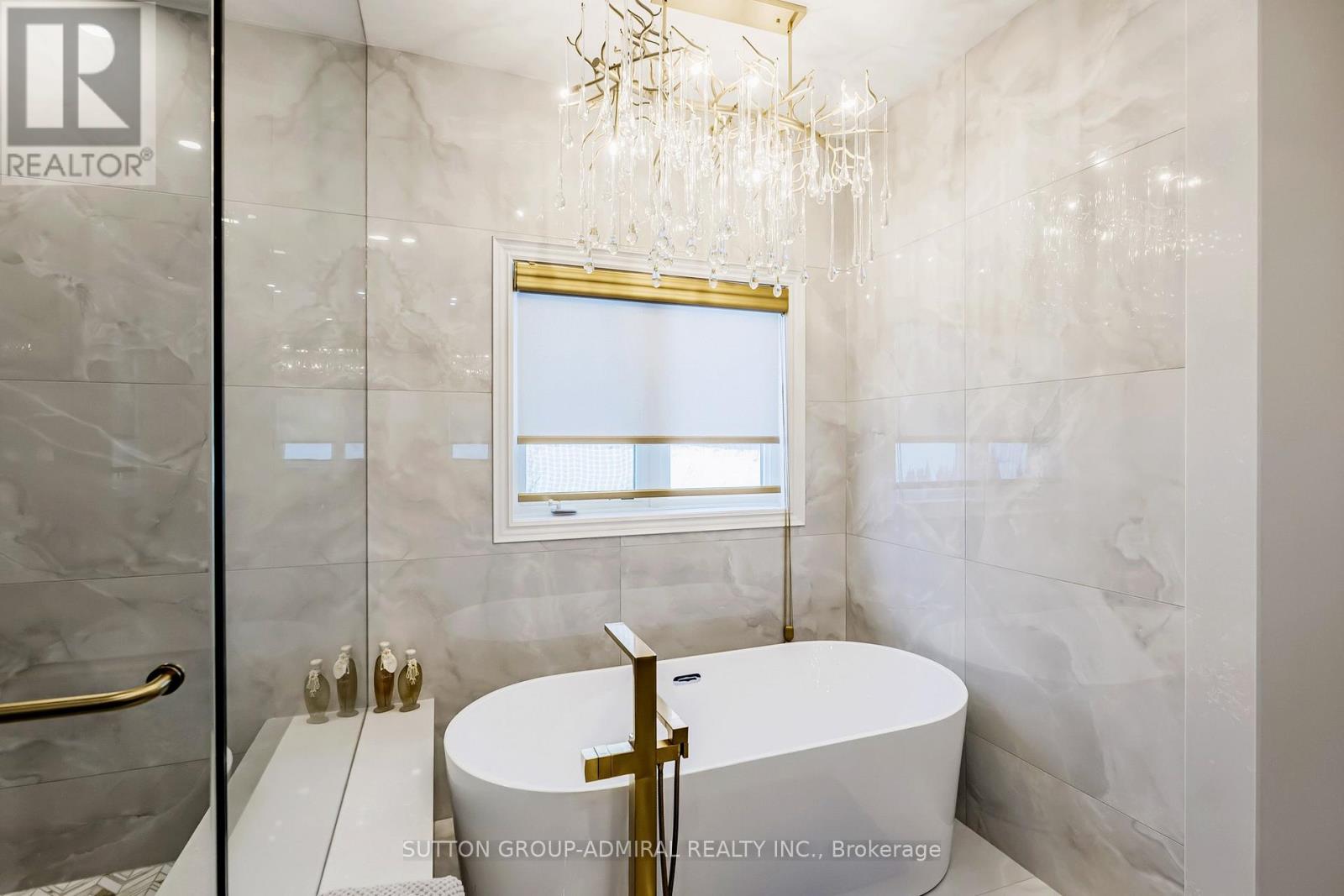 37 Cedarpoint Court, Vaughan, Ontario  L6A 4P7 - Photo 36 - N12900786