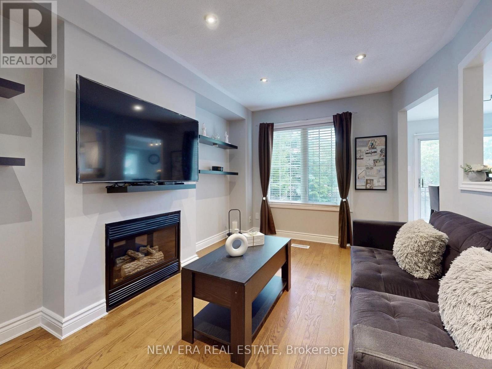 5380 Floral Hill Crescent, Mississauga, Ontario  L5V 1V3 - Photo 4 - W12900036