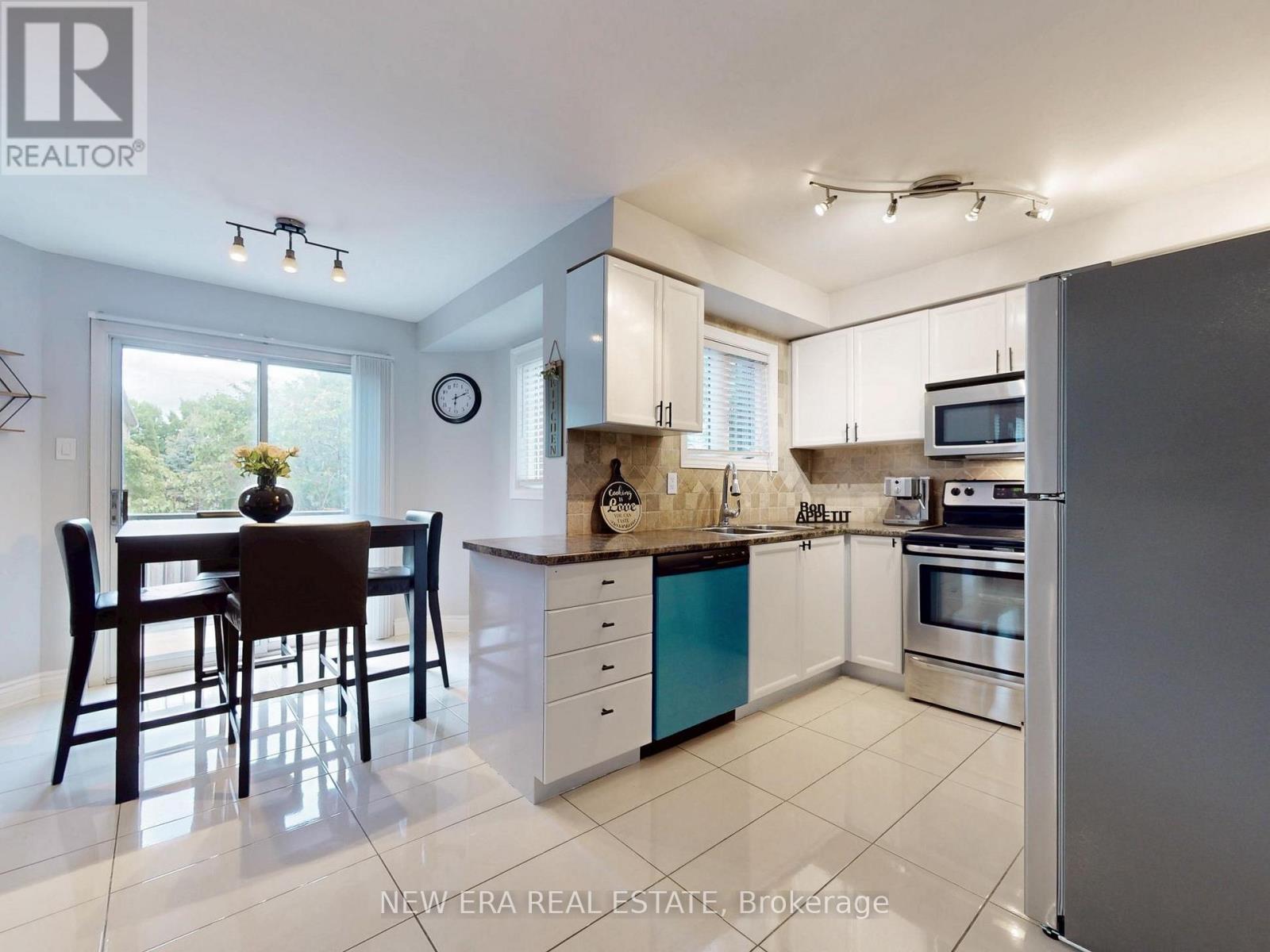 5380 Floral Hill Crescent, Mississauga, Ontario  L5V 1V3 - Photo 12 - W12900036