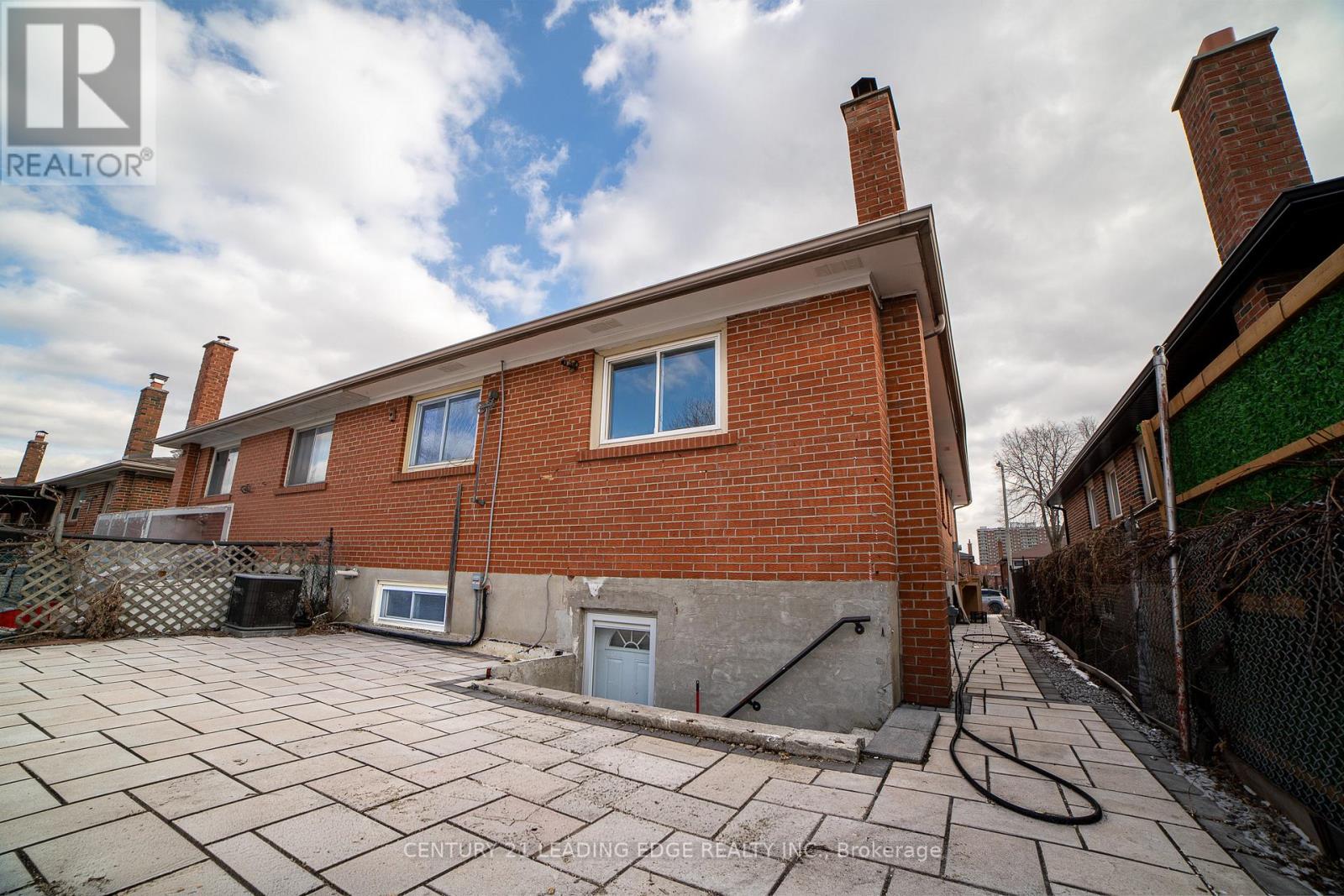 34 Petiole Road, Toronto, Ontario  M3N 2B4 - Photo 5 - W12887406