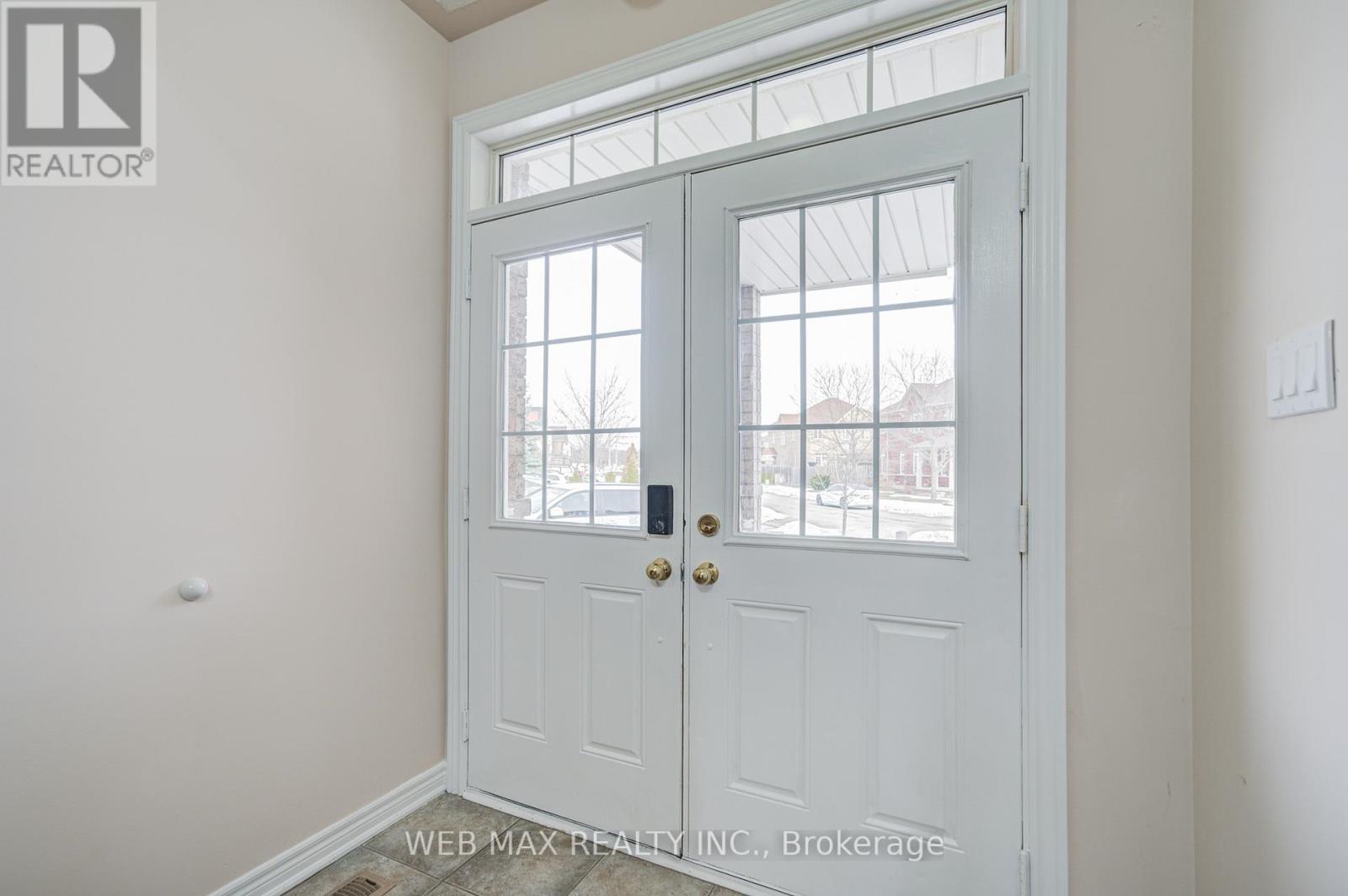 4462 Centretown Way, Mississauga, Ontario  L5R 0C6 - Photo 3 - W12900712