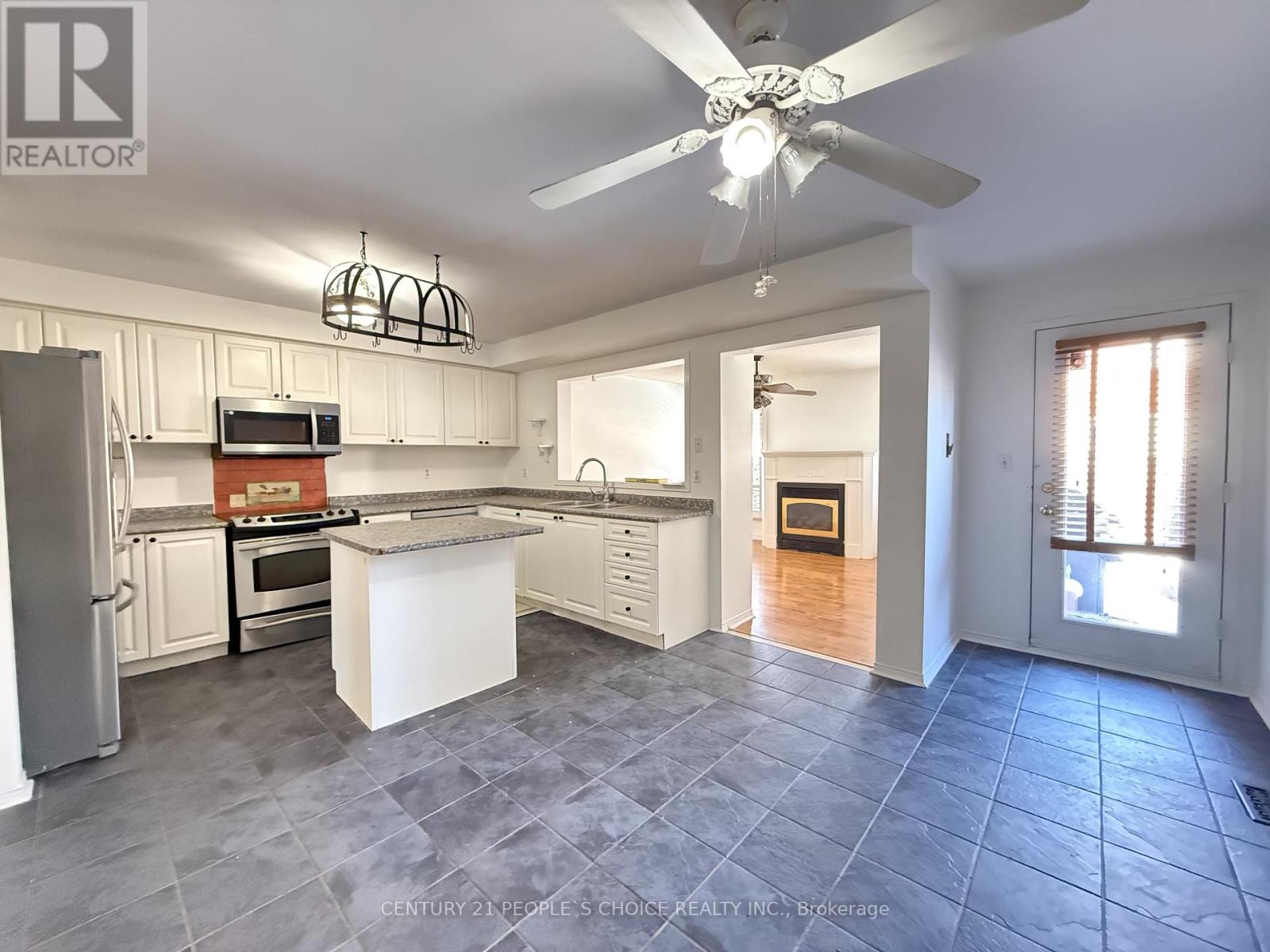 3389 Wild Cherry Lane, Mississauga, Ontario  L5N 7N7 - Photo 4 - W12900722