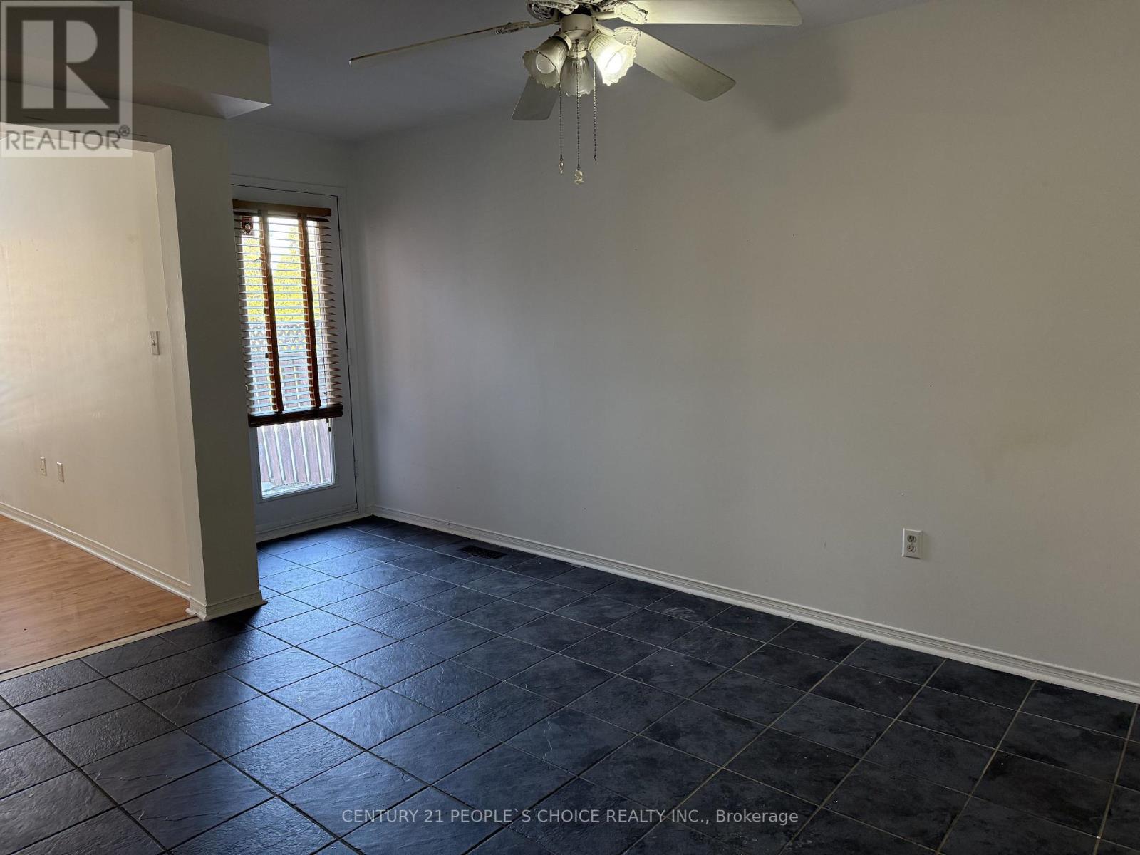 3389 Wild Cherry Lane, Mississauga, Ontario  L5N 7N7 - Photo 5 - W12900722