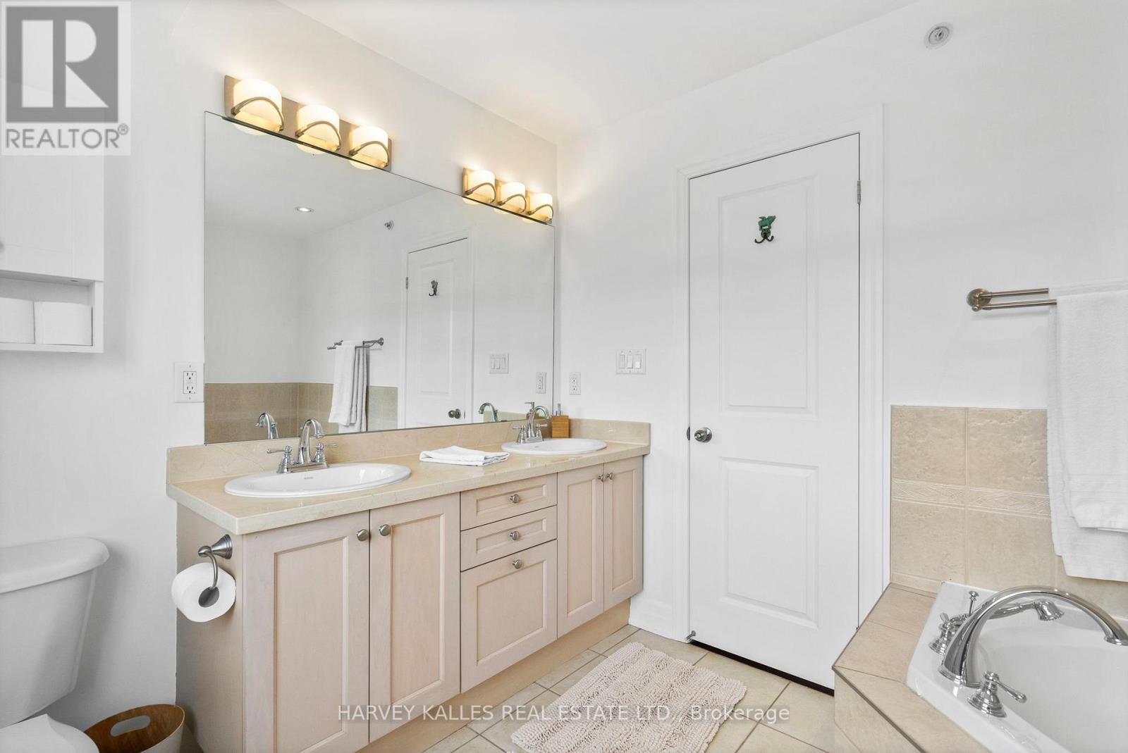 17 Peelar Mews, Toronto (Mimico), Ontario  M8Y 0B1 - Photo 20 - W12900730