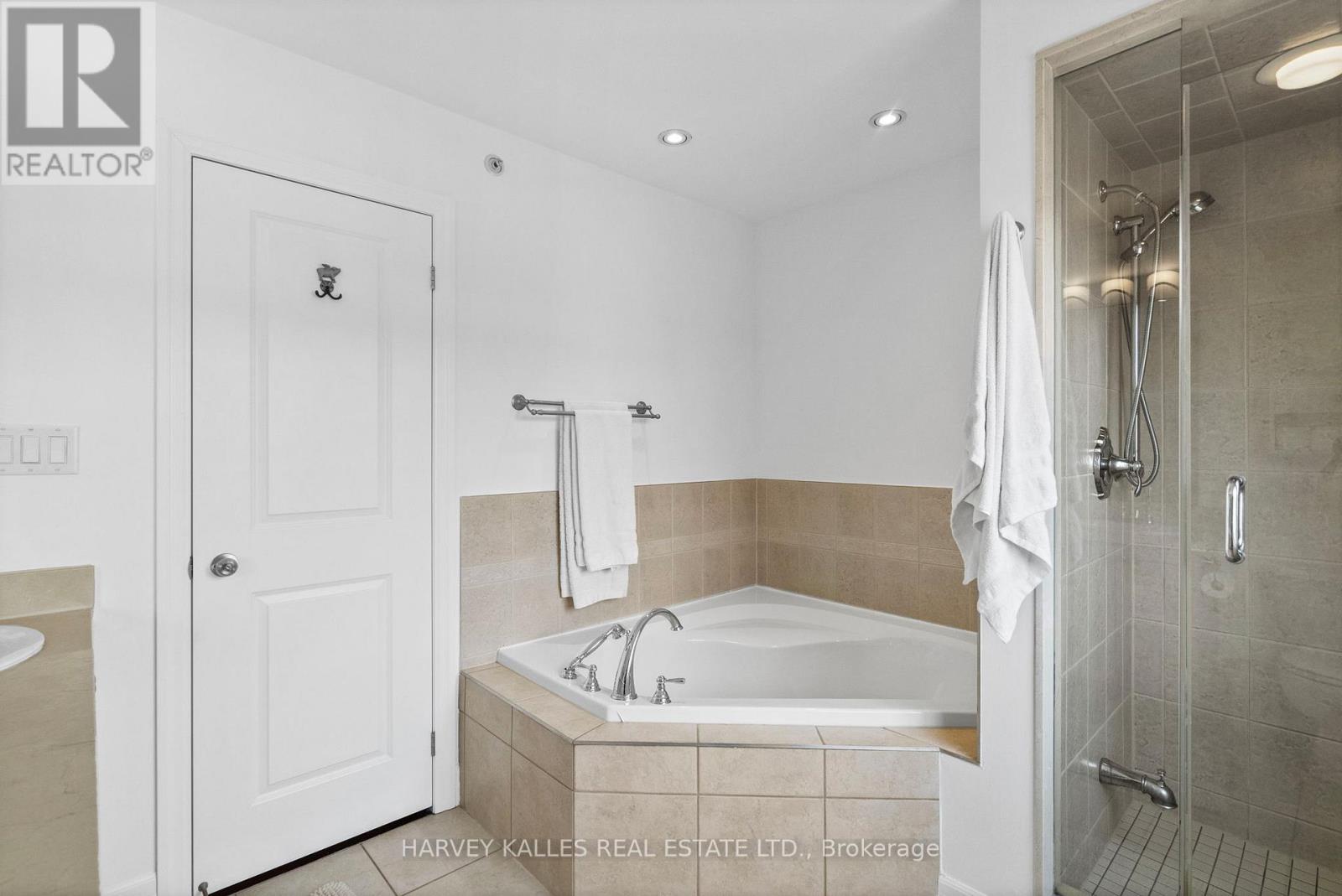 17 Peelar Mews, Toronto (Mimico), Ontario  M8Y 0B1 - Photo 22 - W12900730