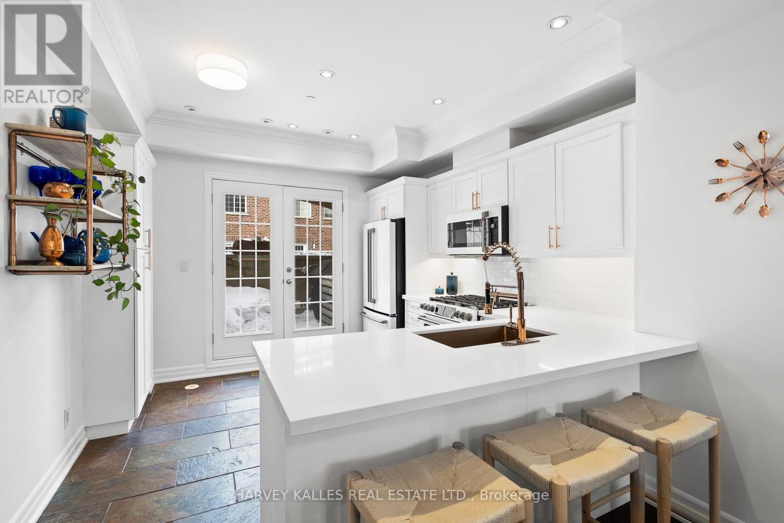 17 Peelar Mews, Toronto (Mimico), Ontario  M8Y 0B1 - Photo 3 - W12900730