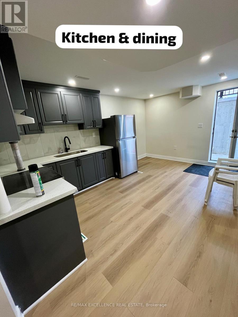 27 Bachelor Street, Brampton (Northwest Brampton), Ontario  L7A 5B1 - Photo 3 - W12900744