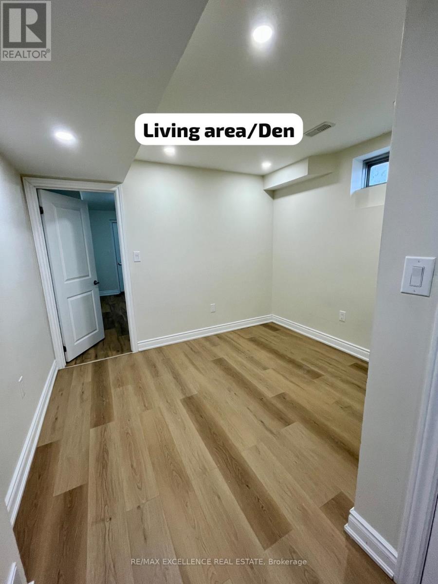 27 Bachelor Street, Brampton (Northwest Brampton), Ontario  L7A 5B1 - Photo 4 - W12900744