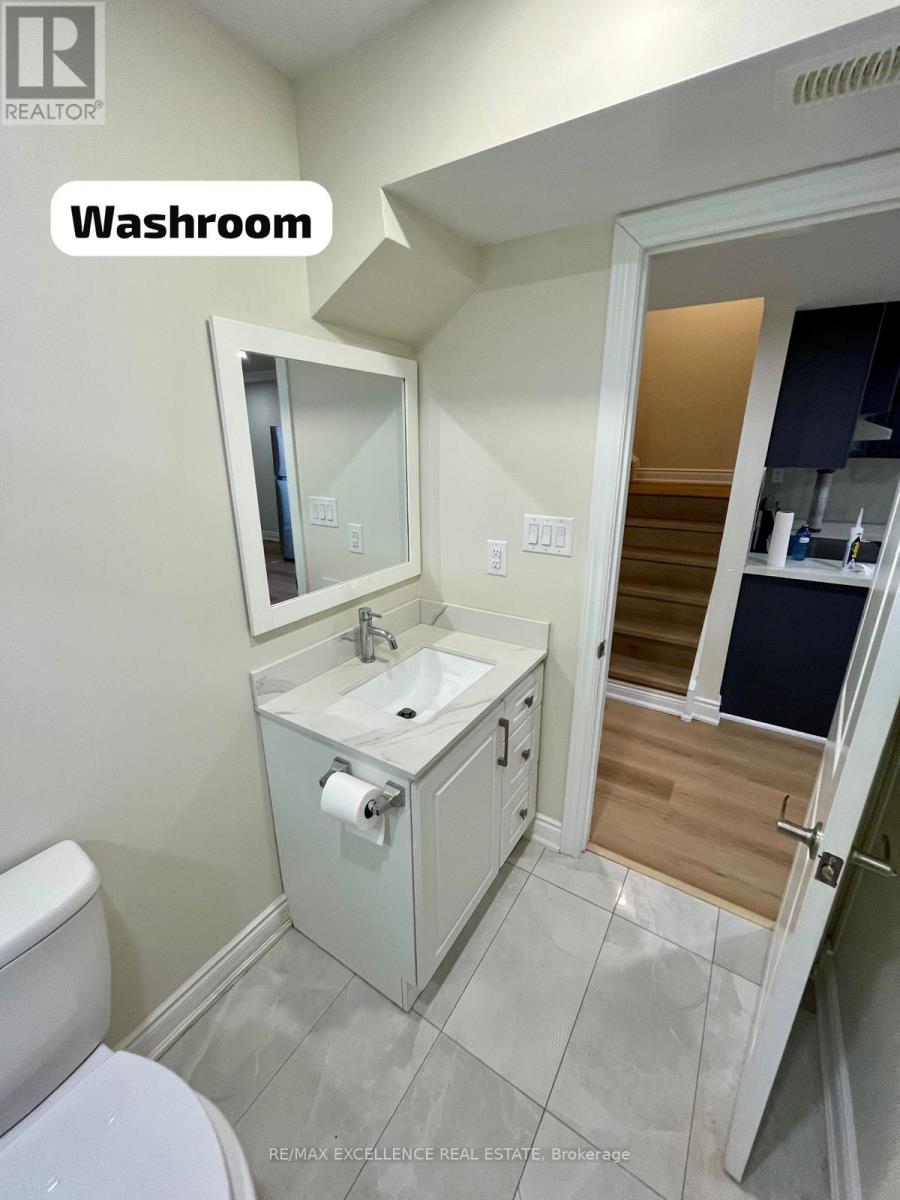 27 Bachelor Street, Brampton (Northwest Brampton), Ontario  L7A 5B1 - Photo 7 - W12900744